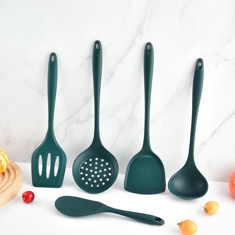 Kitchen Appliances Green - 5 個の食品グレードのシリコーンキッチン用品セット耐熱性ノンスティックスパチュラお玉穴付きスプーン調理ツールグリーン